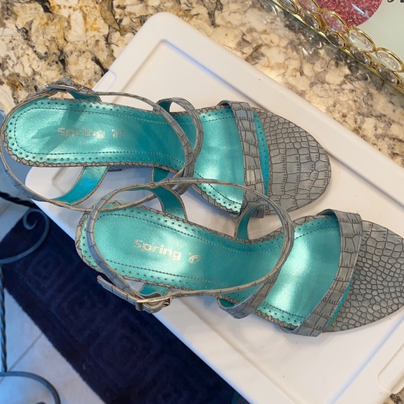 EUC Spring turquoise strappy sandals w/ 3.5” heels sz 38 7.5/8 - Picture 10 of 11